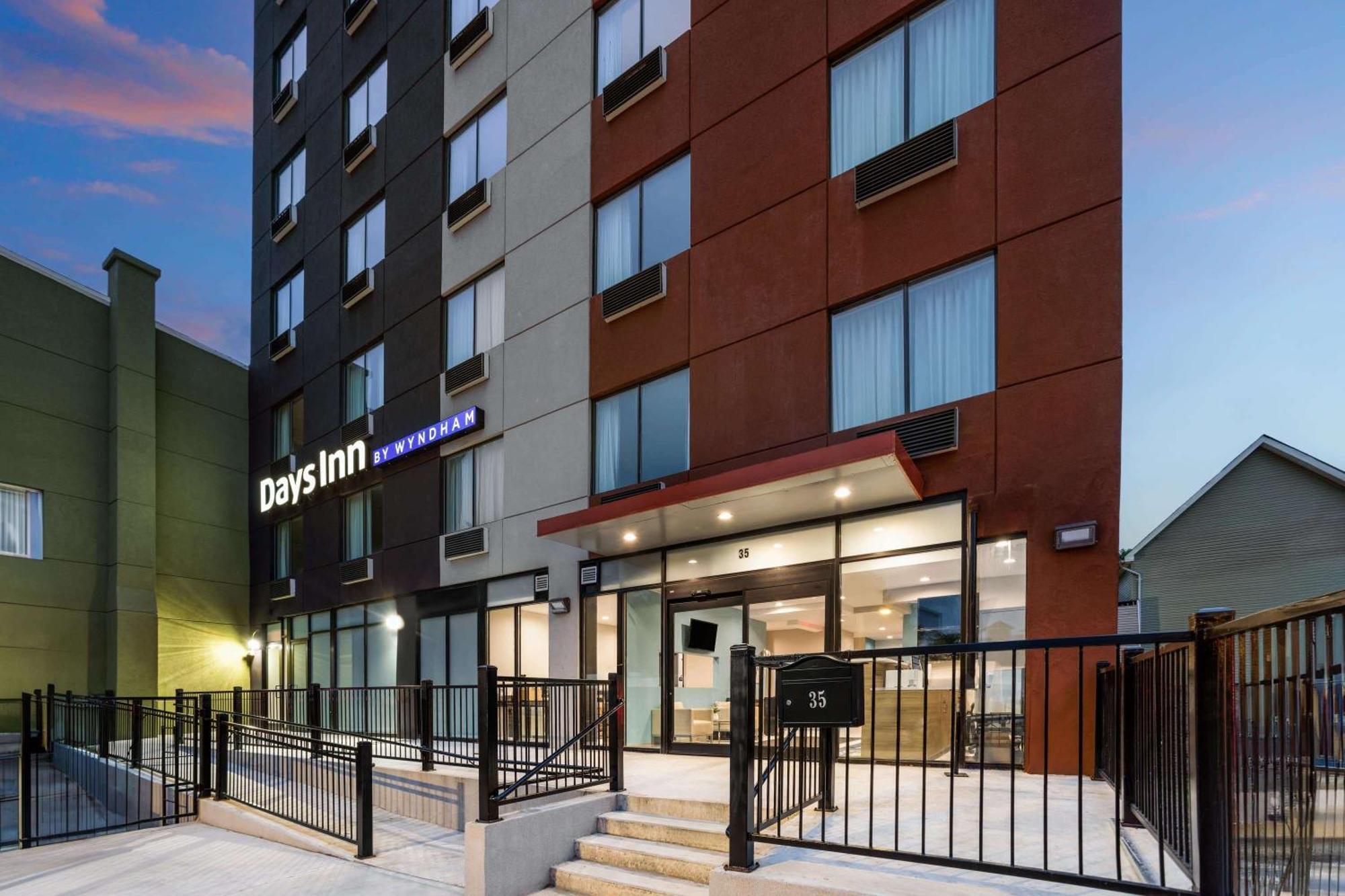 Days Inn By Wyndham Staten Island New York Dış mekan fotoğraf